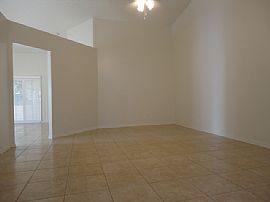 Single Family Home in Riverview, FL (Photo 5 of 11)