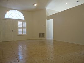 Single Family Home in Riverview, FL (Photo 6 of 11)