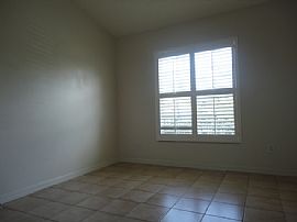 Single Family Home in Riverview, FL (Photo 9 of 11)