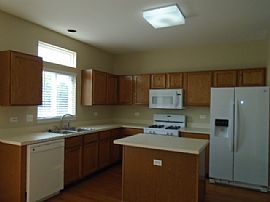 Single Family Home in Hainesville, IL (Photo 7 of 12)