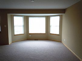 Single Family Home in Joliet, IL (Photo 4 of 12)