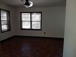 Single Family Home For Rent  in Tampa, FL (Photo 2 of 4)