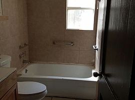 Single Family Home For Rent  in Tampa, FL (Photo 3 of 4)