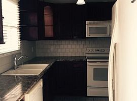 Single Family Home For Rent  in Saint Petersburg, FL (Photo 2 of 7)