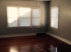 Single Family Home For Rent  in Saint Petersburg, FL (Photo 4 of 7)