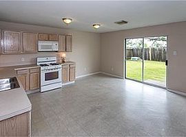 Single Family Home For Rent  in Pearland, TX (Photo 4 of 4)