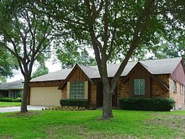 Single Family Home For Rent  in Houston, TX