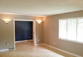 Newly Stunning 4bd/2.5ba in Rochester! in Rochester, MN (Photo 5 of 11)