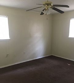  3 Beds 1.5 Baths Single Family Home Located in a Quiet, Conven in Jackson, MS (Photo 5 of 11)