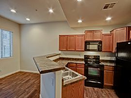 Single Family Home in Phoenix, AZ (Photo 2 of 10)