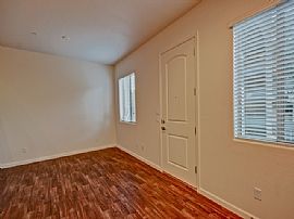 Single Family Home in Phoenix, AZ (Photo 3 of 10)