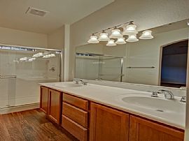 Single Family Home in Phoenix, AZ (Photo 6 of 10)