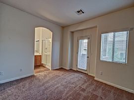 Single Family Home in Phoenix, AZ (Photo 8 of 10)