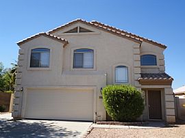Single Family Home in Glendale, AZ