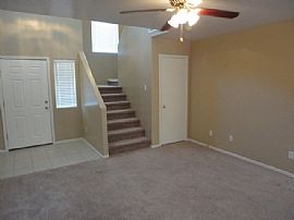 Single Family Home in Glendale, AZ (Photo 3 of 10)