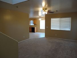 Single Family Home in Glendale, AZ (Photo 4 of 10)