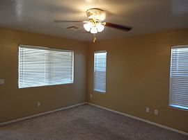 Single Family Home in Glendale, AZ (Photo 5 of 10)