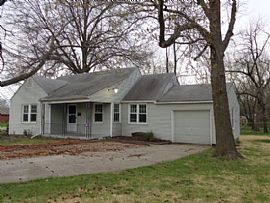 Single Family Home For Rent  in Raytown, MO
