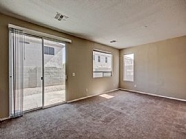 Single Family Home in Phoenix, AZ (Photo 3 of 10)