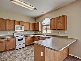 Single Family Home in Phoenix, AZ (Photo 4 of 10)