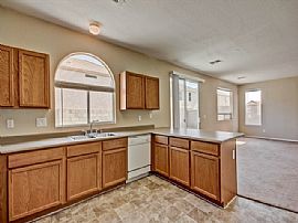 Single Family Home in Phoenix, AZ (Photo 5 of 10)