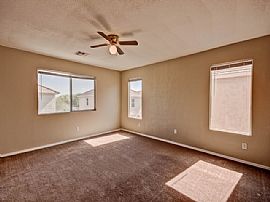 Single Family Home in Phoenix, AZ (Photo 7 of 10)