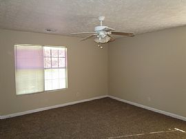 Single Family Home in Rex, GA (Photo 8 of 12)