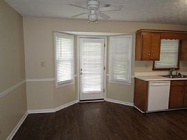 Single Family Home in Snellville, GA (Photo 3 of 12)
