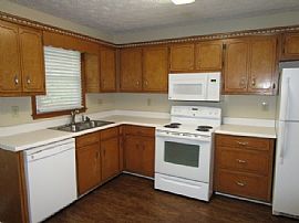 Single Family Home in Snellville, GA (Photo 5 of 12)