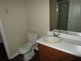 Single Family Home in Snellville, GA (Photo 7 of 12)