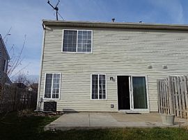 Single Family Home in Lake in the Hills, IL (Photo 5 of 5)