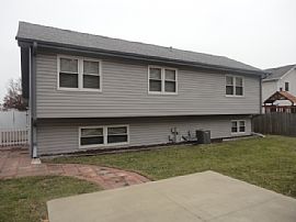 Single Family Home in Joliet, IL (Photo 6 of 6)