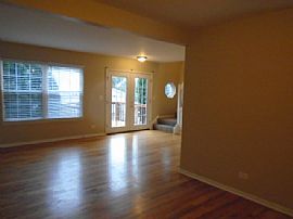 Single Family Home in Antioch, IL (Photo 3 of 5)