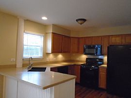 Single Family Home in Antioch, IL (Photo 4 of 5)