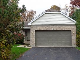 Single Family Home in Wonder Lake, IL