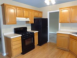 Single Family Home in Wonder Lake, IL (Photo 4 of 6)