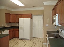 Single Family Home in Clinton, TN (Photo 4 of 6)