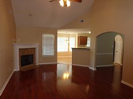 Single Family Home in Memphis, TN (Photo 2 of 7)