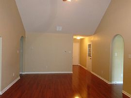 Single Family Home in Memphis, TN (Photo 3 of 7)