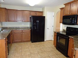 Single Family Home in Memphis, TN (Photo 4 of 7)