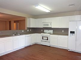 Beautiful 3 Bedroom and Baths Near Jones Park and Nature Center in Humble, TX (Photo 4 of 5)