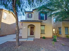 Single Family Home in Avondale, AZ