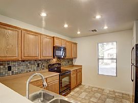 Single Family Home in Avondale, AZ (Photo 4 of 6)