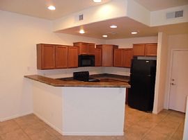 Single Family Home in Phoenix, AZ (Photo 3 of 6)