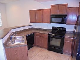 Single Family Home in Phoenix, AZ (Photo 4 of 6)