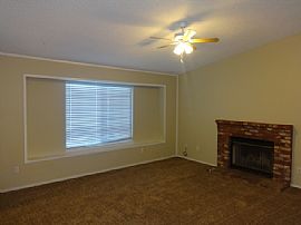 Single Family Home in Bakersfield, CA (Photo 2 of 5)