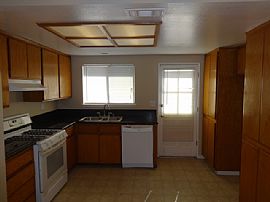 Single Family Home in Bakersfield, CA (Photo 3 of 5)