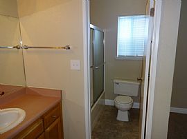 Single Family Home in Delano, CA (Photo 4 of 6)