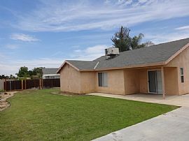 Single Family Home in Delano, CA (Photo 6 of 6)