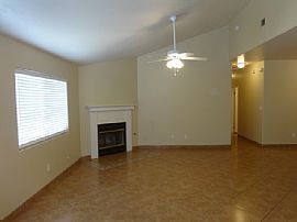 Single Family Home in Bakersfield, CA (Photo 2 of 6)